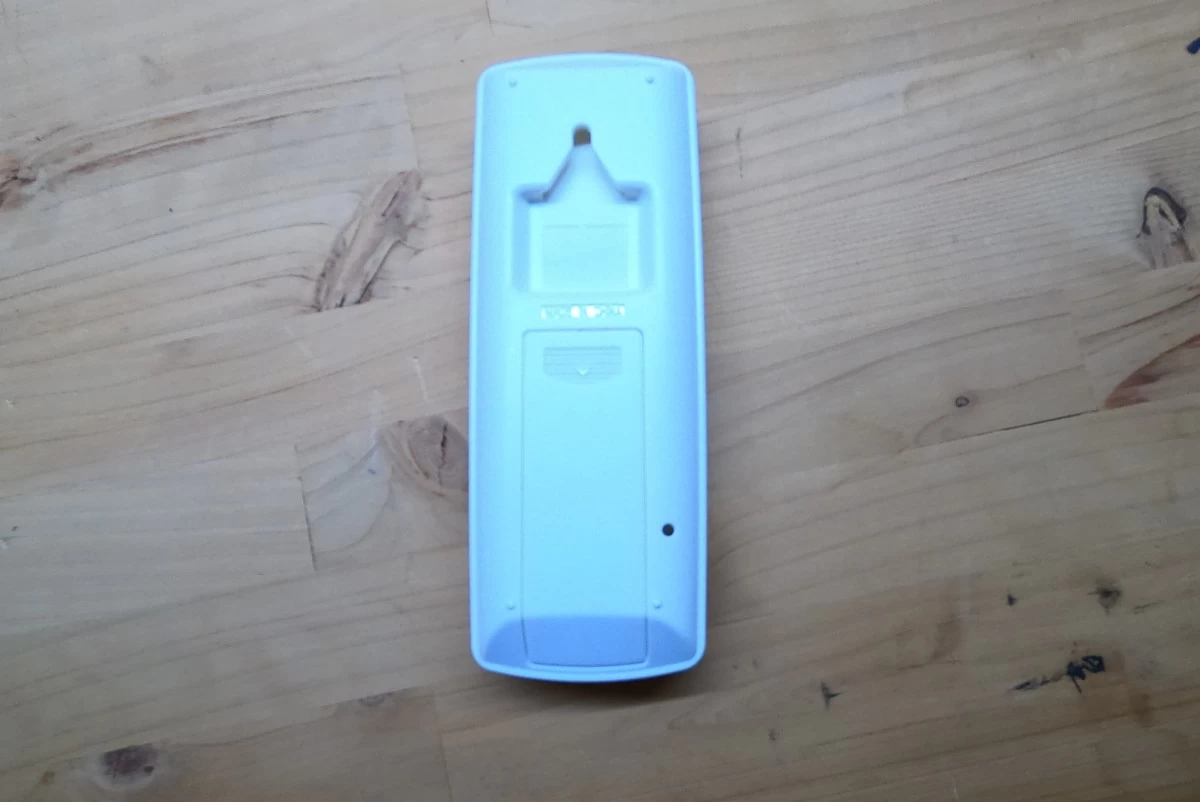 中古　エアコンのリモコン　ダイキンARC469A8