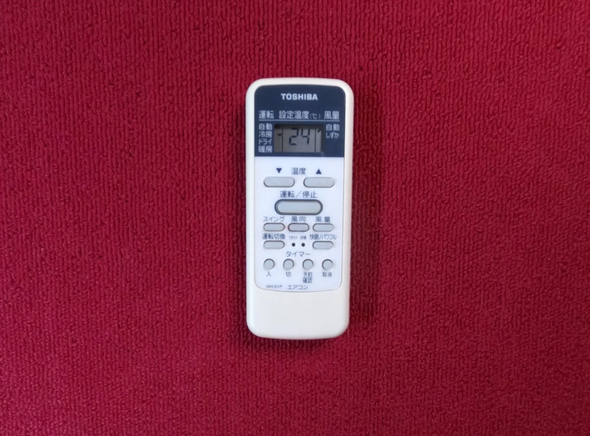 中古　エアコンのリモコン　東芝WH-D1P